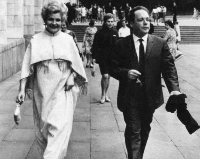 Татьяна Доронина и Эдвард Радзинский, один из её мужей, на архивном снимке.