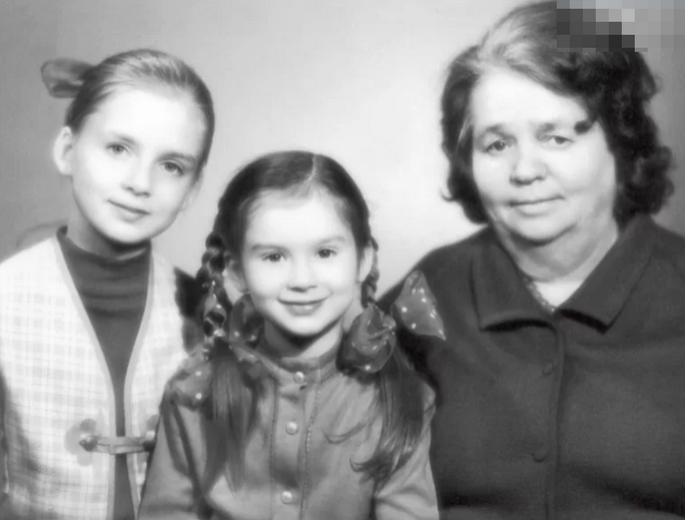 Воспоминания из детства: Екатерина и Виктория Андреянова в юные годы, когда их дружба только начиналась.