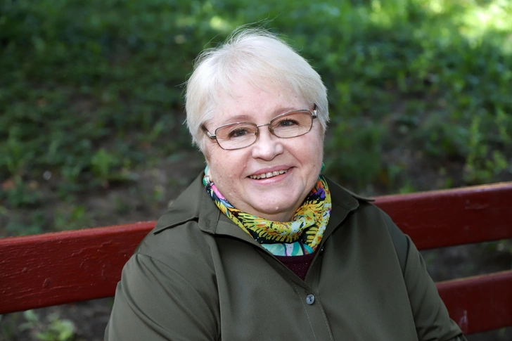 Людмила Гнилова | www.starhit.ru