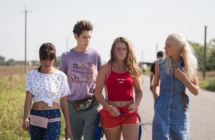 В сериале у героини любовная линия с персонажем Антона Лапенко, так что роман приписывали актеру как со Шмыковой, так и с ее коллегой Аленой Михайловой