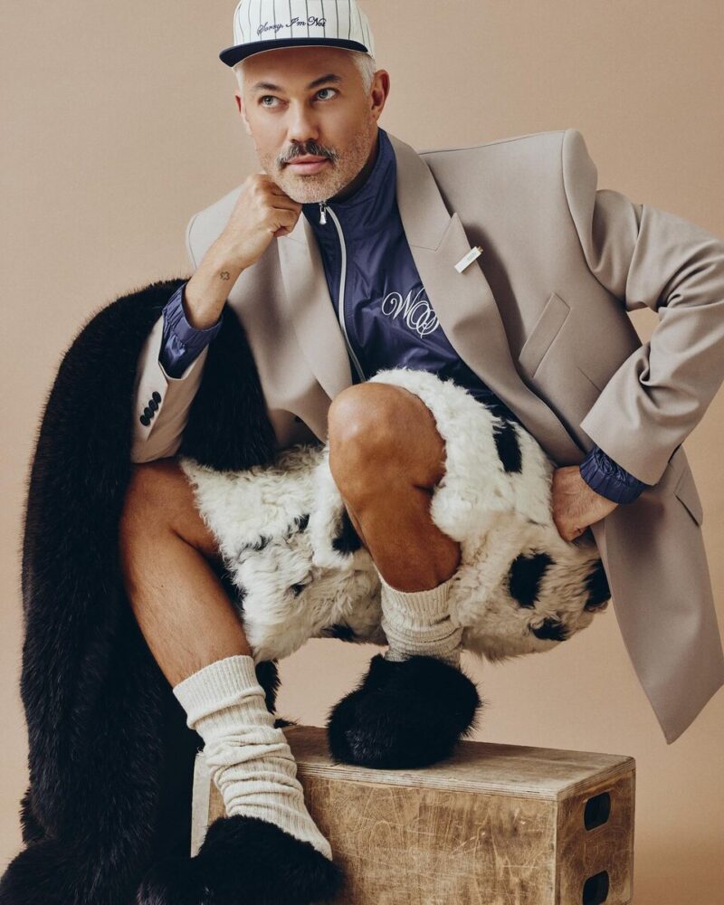 «Стилистом будь, но скажем, что журналист»: как Александр Рогов в 44 года стал главным модником страны, но так и не женился