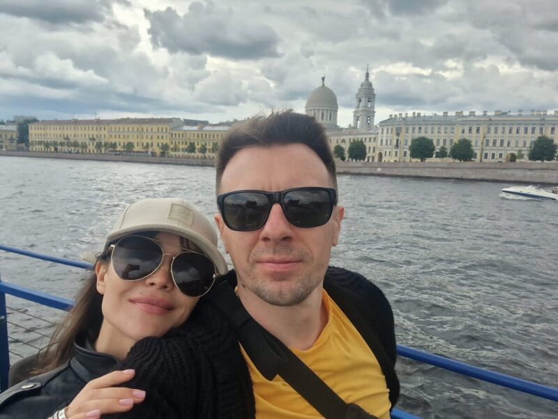 «Не хотела повторить судьбу матери»: почему 42-летняя Александра Самохина нашла счастье лишь в третьем браке и как выглядят её 14-летняя дочь и 5-летний сын