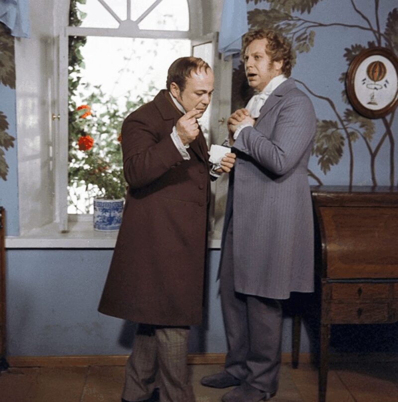 Кадр из фильма «Мертвые души» (1984) с Александром Калягиным и Юрием Богатыревым.