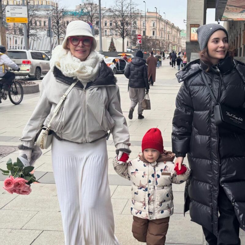 «Он не семейный»: как дочь знаменитых Козакова и Яковлевой пережила развод родителей в 4 месяца и нашла счастье в 30 лет