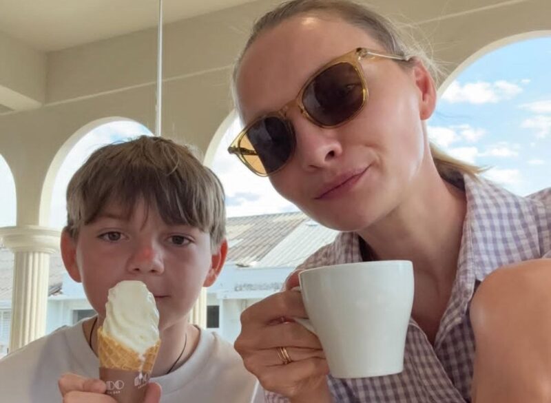 Екатерина Вилкова с сыном Петей, который унаследовал черты матери.