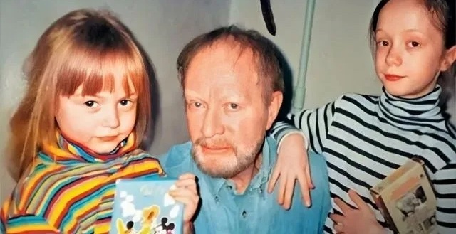 «Она не выдержит»: почему 79-летний Альберт Филозов не смог умереть дома, а его молодая жена Наталья публично извинялась