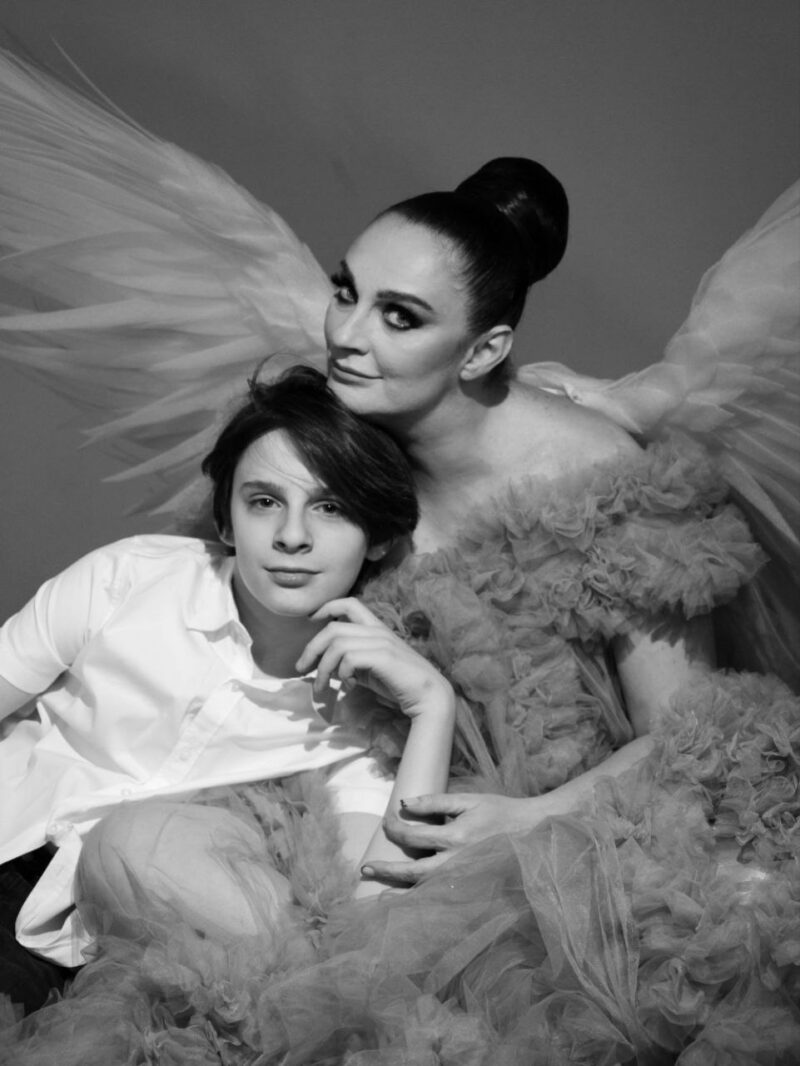 Расстались, но она до сих пор платит ему: история Елены Ваенги