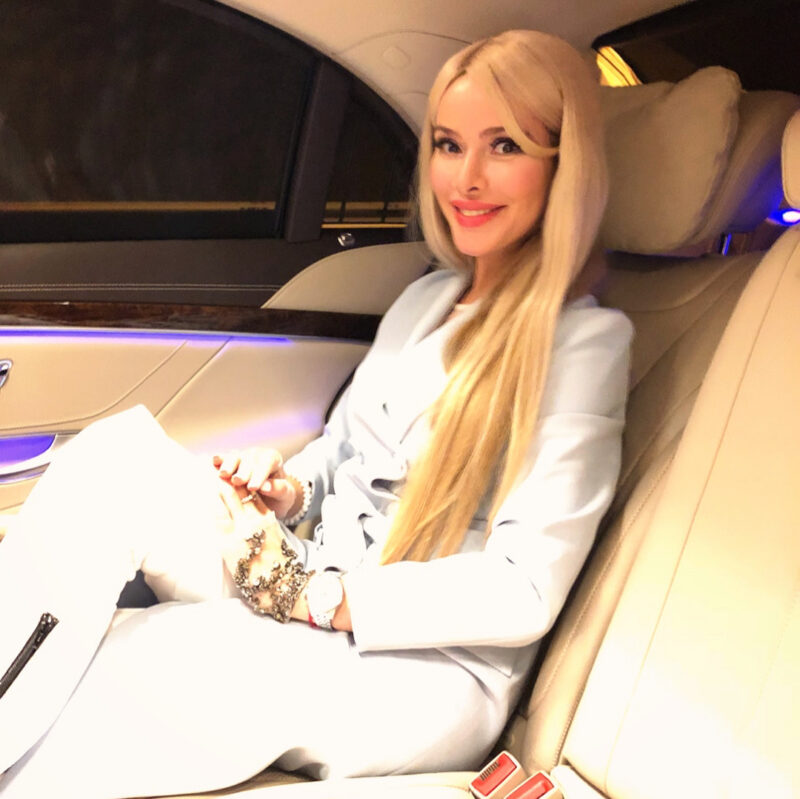 «Это не природа!»: как 45-летняя Алёна Кравец выглядит без парика и почему скрывала свои волосы