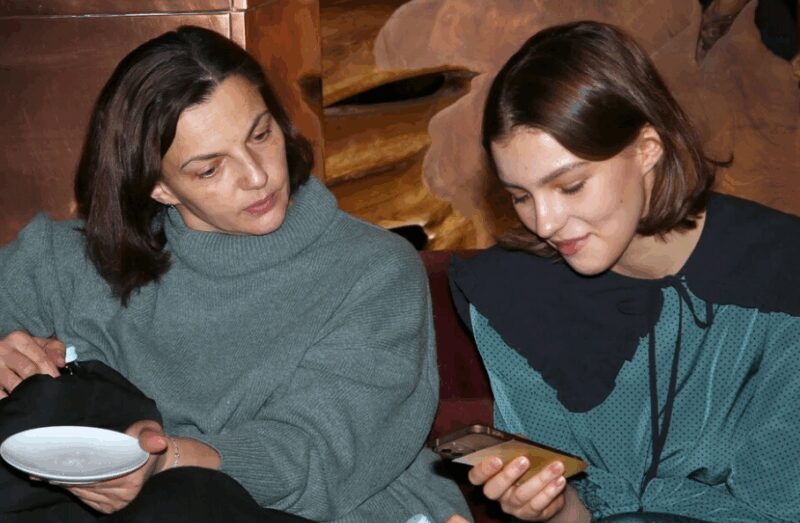 Ирина Леонова со старшей дочерью, которая стала её надежной опорой.