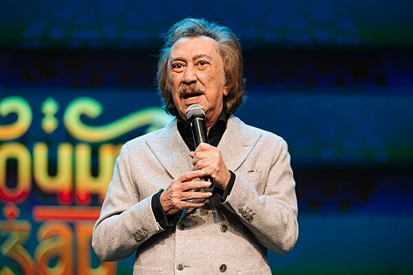 В девяностые годы Закиров почти полностью исчез из медиапространства, но это был его осознанный выбор.