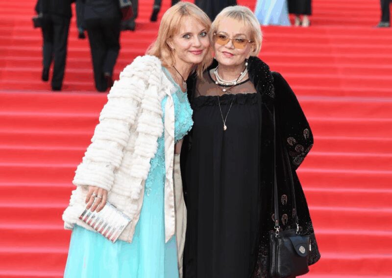 Ирина Шевчук с единственной дочерью Александрой, которая пошла по стопам матери.