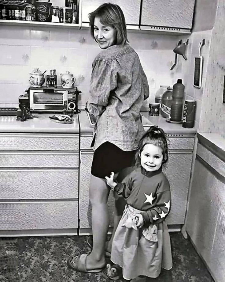 Лариса Удовиченко с дочерью Машей в юности
