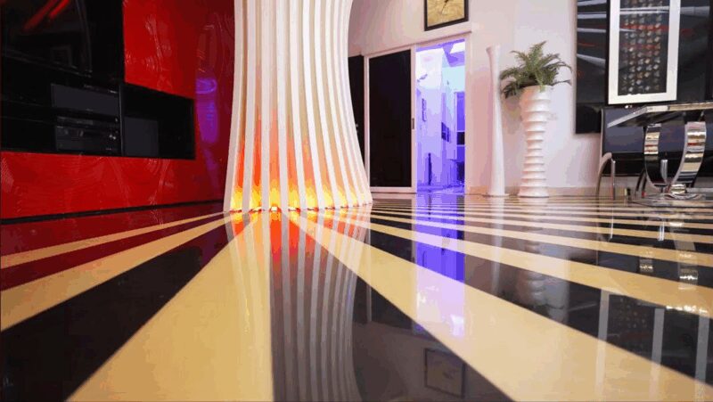 Золотой писсуар и потолки-волны: как Бари Алибасов после пожара 90-х создал в Москве квартиру-манифест, на ремонт которой ушло 2 года