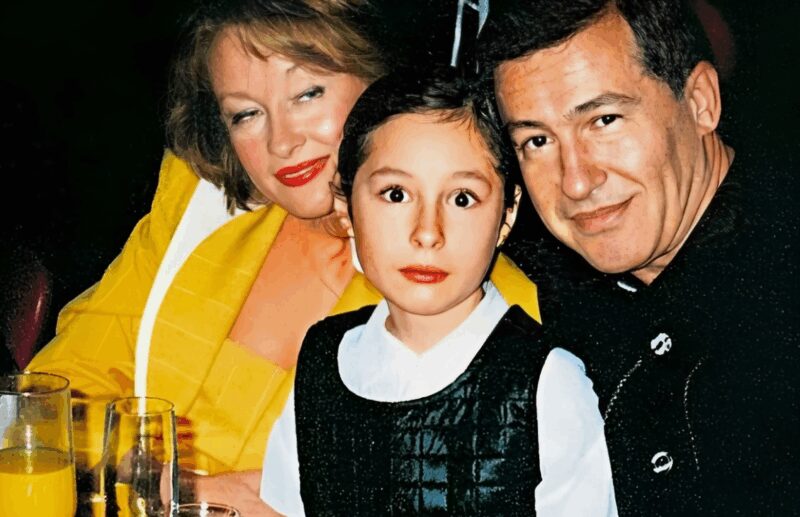 Лариса Удовиченко с дочерью Машей и третьим мужем Геннадием Болгариным