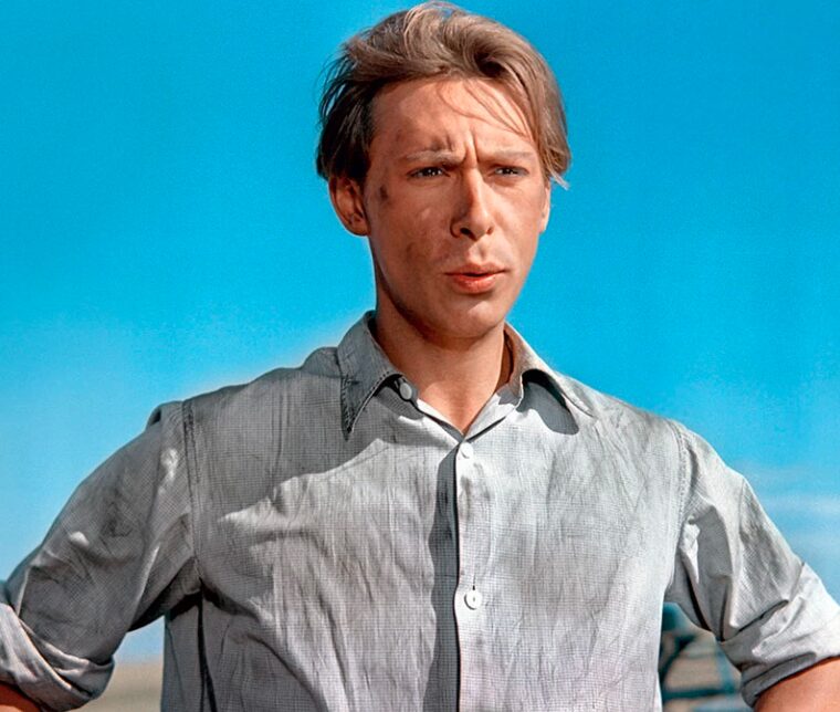 Олег Ефремов в кадре из фильма «Первый эшелон», 1955 год