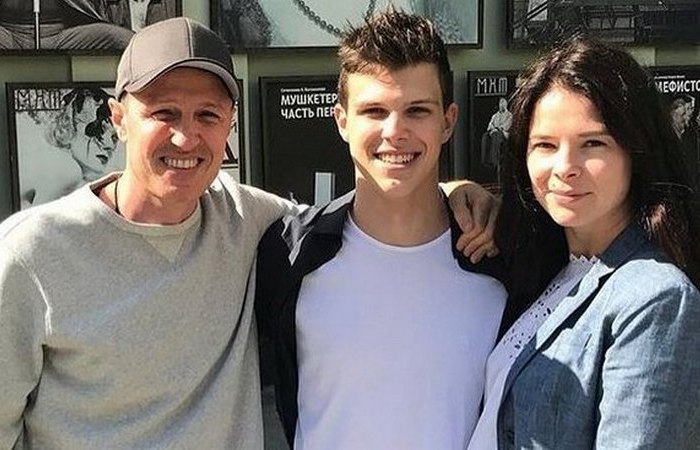 Во втором браке появился сын.