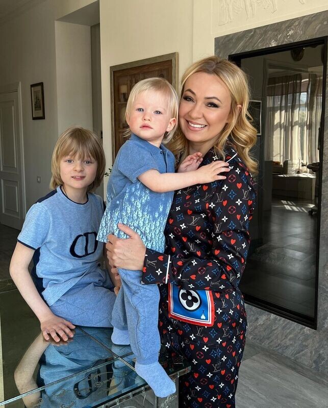 «У моего Андрея есть только одна мама — я»: как Яна Рудковская отвоевала сыновей у экс-мужа и почему 24-летний Андрей и 23-летний Николай избегают публичности