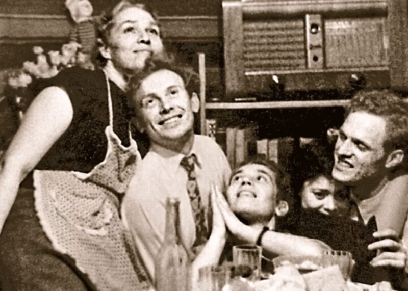 Студенческие годы: Римма Маркова, её брат Леонид, Иннокентий Смоктуновский и друзья