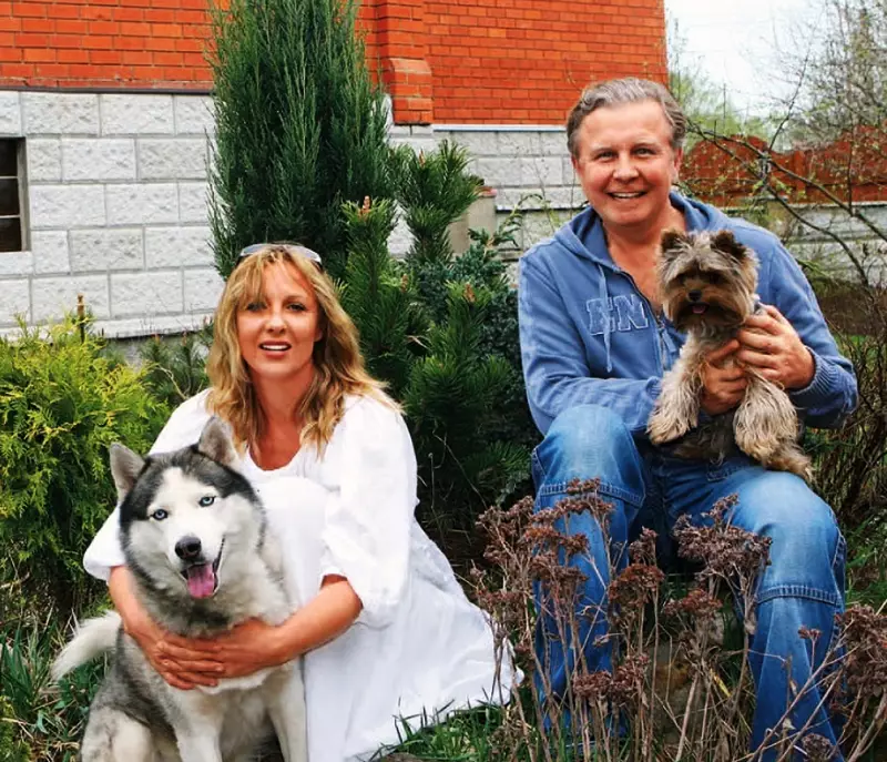 «Изба XIX века, но с комфортом XXI»: как Елена Яковлева 4 года строила свой необычный дом под Москвой