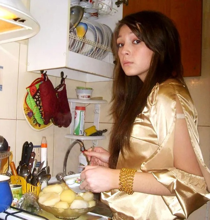 Настя Ивлеева в юности.