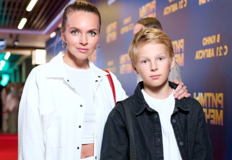 на фото Наталья Земцова с сыном Иваном