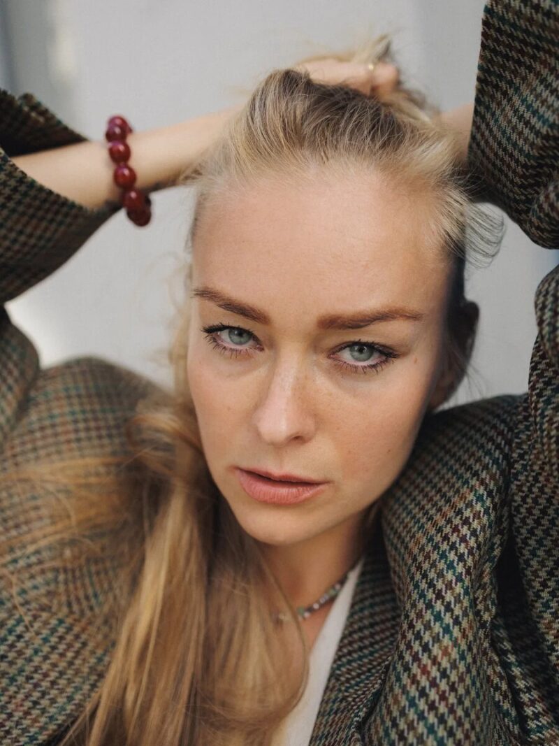 «Я человек увлекающийся»: 81-летний Александр Михайлов жил на две семьи, но его дочери Анастасия и Мирослава смогли построить крепкие браки и подарить звезде внуков