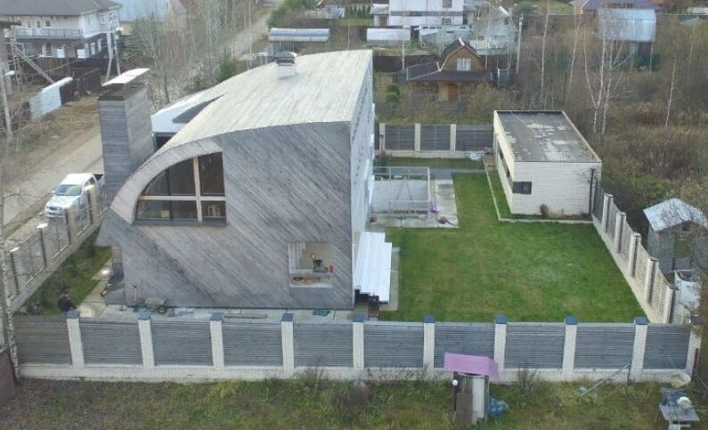 Загородный дом Ксении Алфёровой в Красногорском районе на стадии строительства