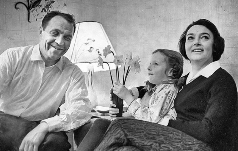 «Ей не нужна была сцена»: как дочь Михаила Ульянова отказалась от звездной карьеры, но посвятила жизнь памяти великого отца