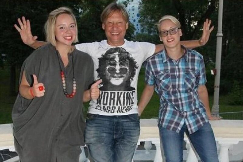 Дмитрий Харатьян с дочерью Александрой и сыном Иваном