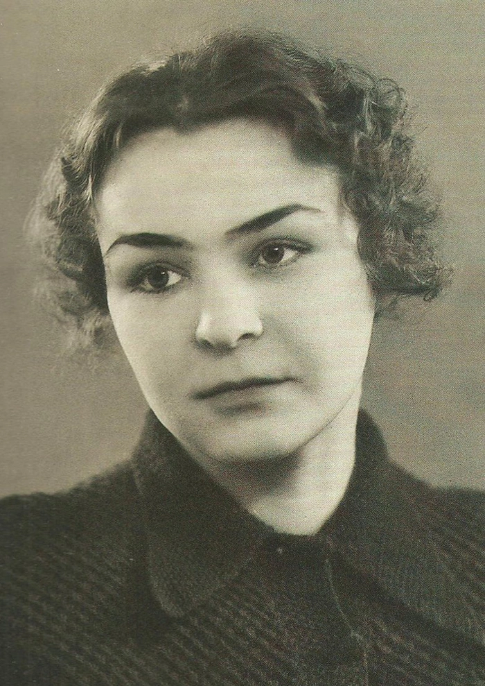 Нина Ургант в зрелые годы: мудрость и обаяние.