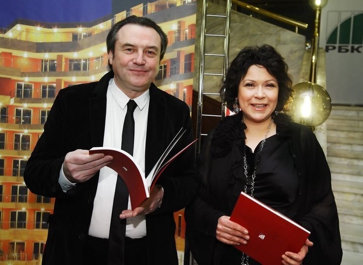 «Ей едва за 20, а ему 74»: как режиссёр Алексей Учитель снова стал отцом, не разведясь с женой после 30 лет брака