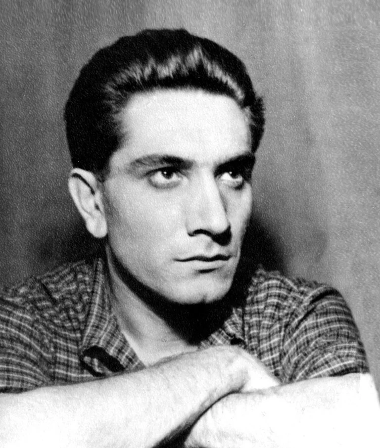 Армен Джигарханян, послушавшийся совета матери и вступивший в брак.