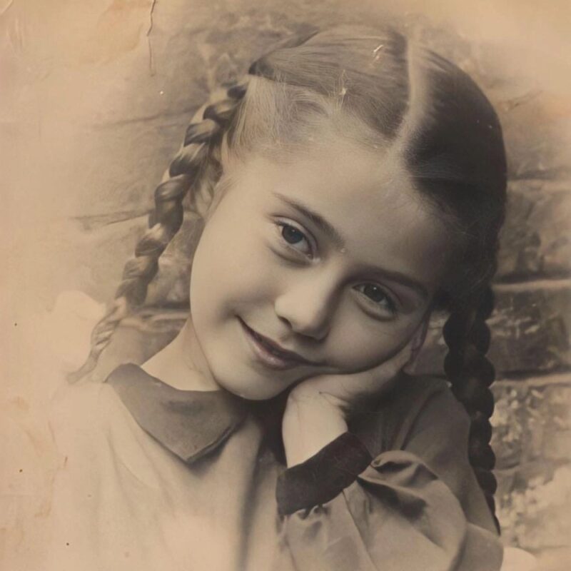 Мама с детства прививала Ирине, что она королева. 