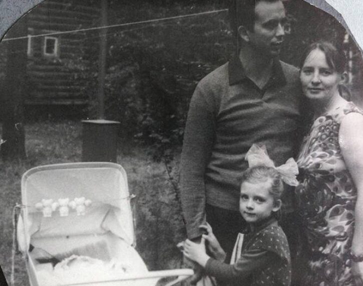 «Она никогда не пыталась перетянуть одеяло»: как сестра Екатерины Стриженовой, 62-летняя Виктория, живет без фильтров и косметологии
