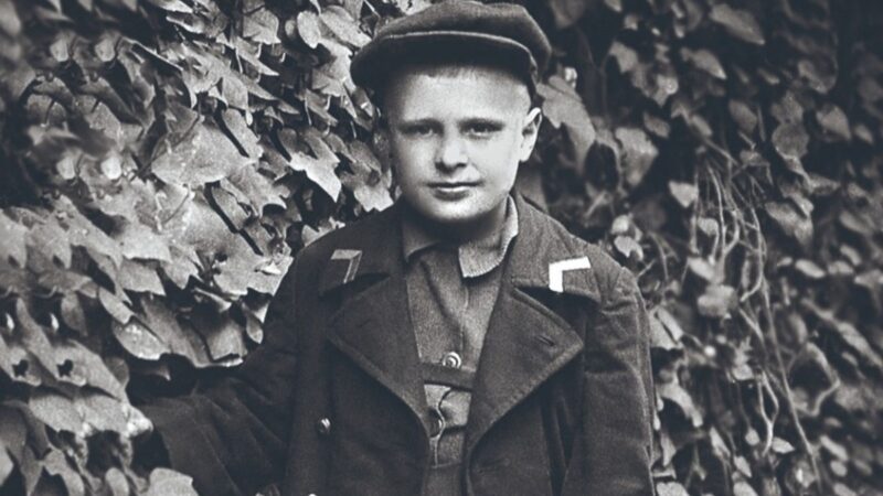 Детство Олега Басилашвили, омрачённое войной и болезнью.