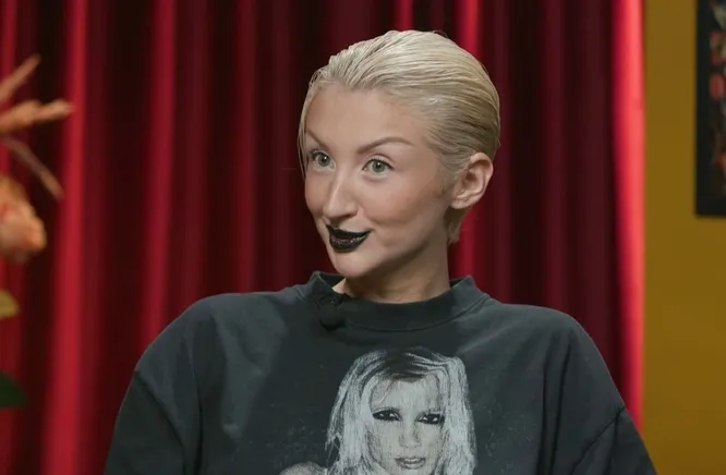 Марго Овсянникова во время интервью на шоу Алены Жигаловой.