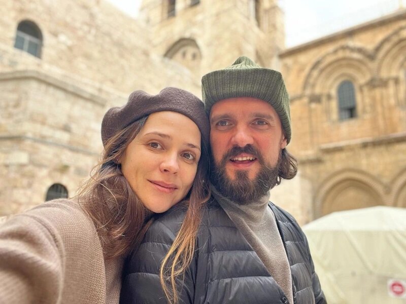 Анастасия Микульчина и её супруг, режиссёр Артём Аксёненко.