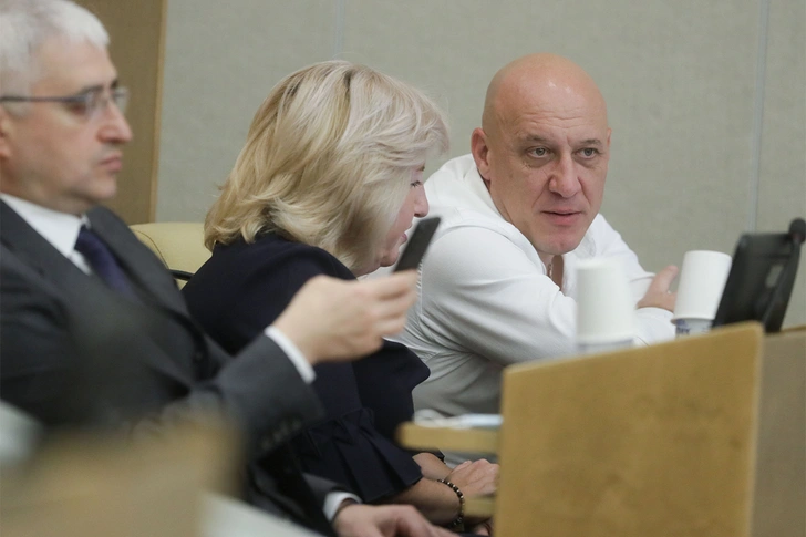 Помимо музыки, артист занимается политикой