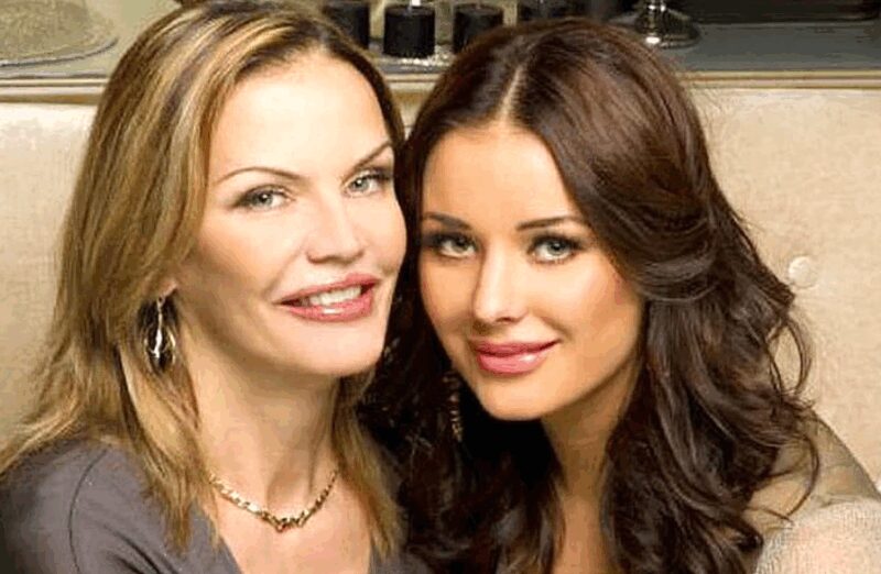 Оксана Фёдорова с мамой Еленой, которая привила ей любовь к красоте