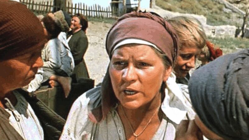 Надежда Федосова в роли тётки Дарьи из культового фильма «Неуловимые мстители».