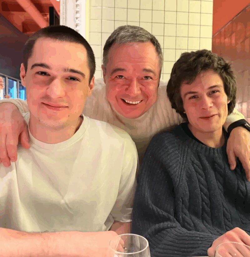 «Лида — самый непростой ребёнок»: как 12-летняя дочь Анны Михалковой заставляет родителей нервничать, но радует своей силой