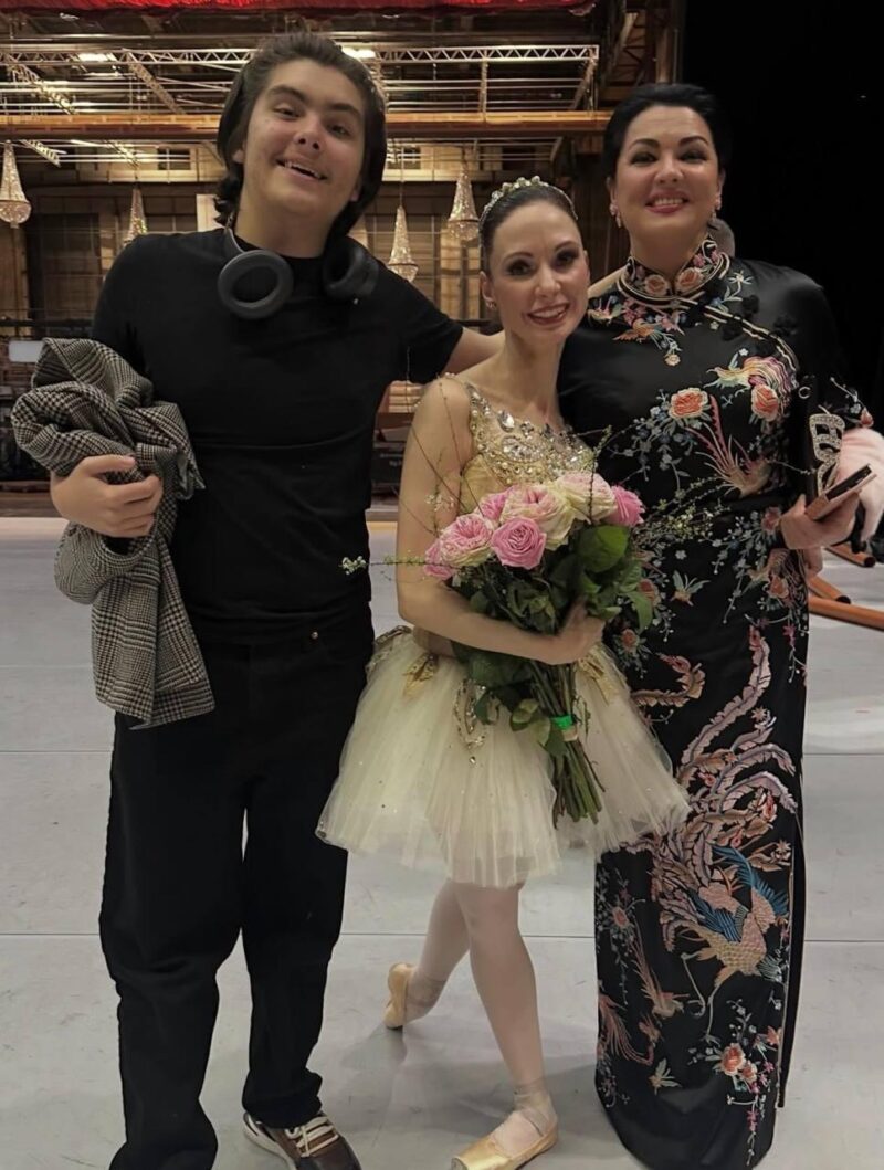 Сын Анны Нетребко вырос на глазах: аутизм, балет и русская речь