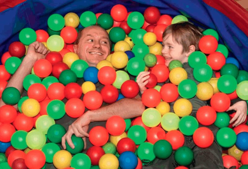 Андрей Панин со старшим сыном Александром, 2007 год.