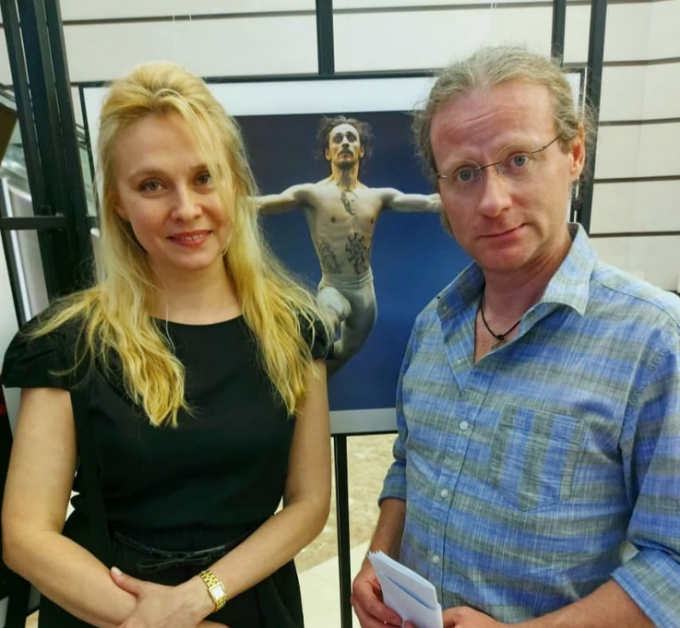 Даниил Эйдлин и его супруга Юлия Крайнова излучают счастье.