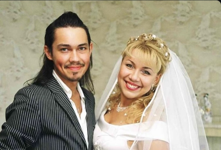 «Стилистом будь, но скажем, что журналист»: как Александр Рогов в 44 года стал главным модником страны, но так и не женился