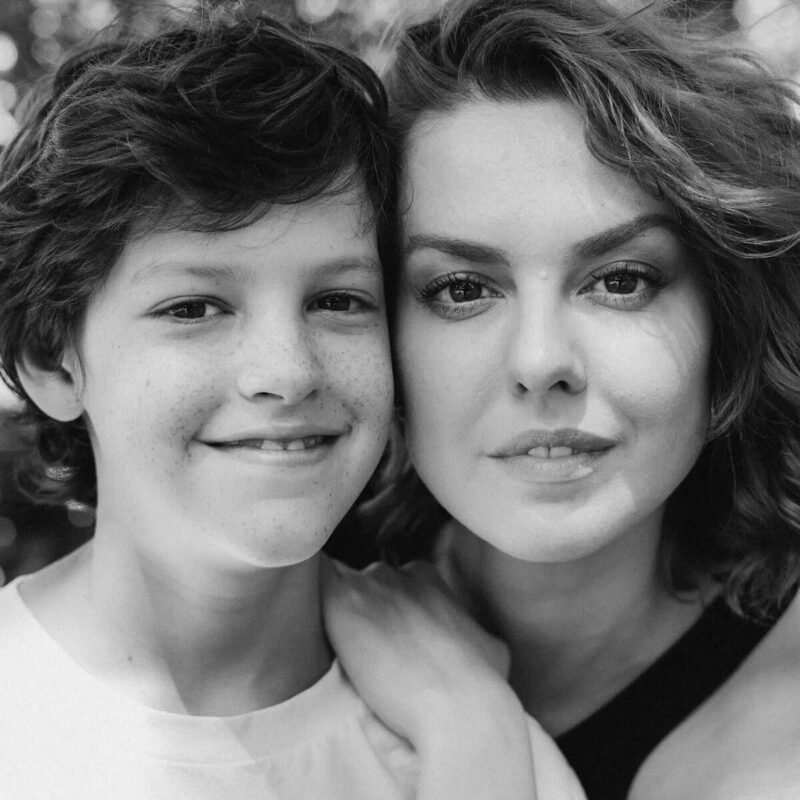 «Он не говорил»: 15-летний сын Лянки Грыу пережил страшное, но вырос копией мамы