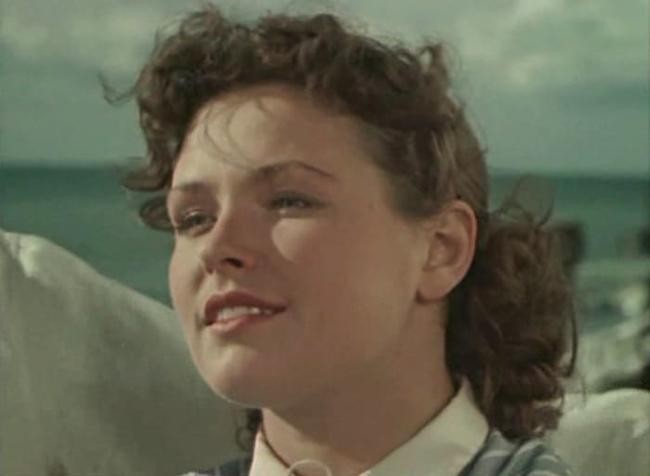 Наталья Фатеева в своей первой кинороли в фильме «Есть такой парень» (1956).