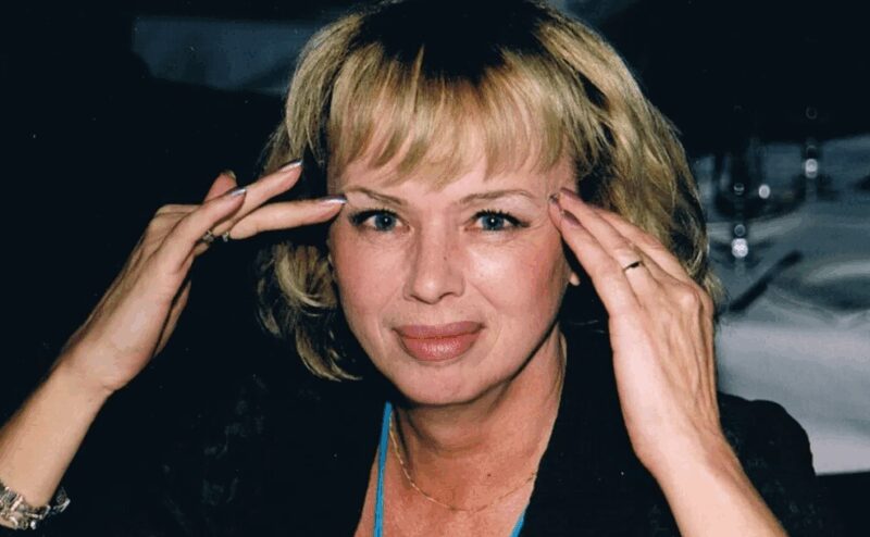 Елена Преснякова без парика, демонстрируя естественность