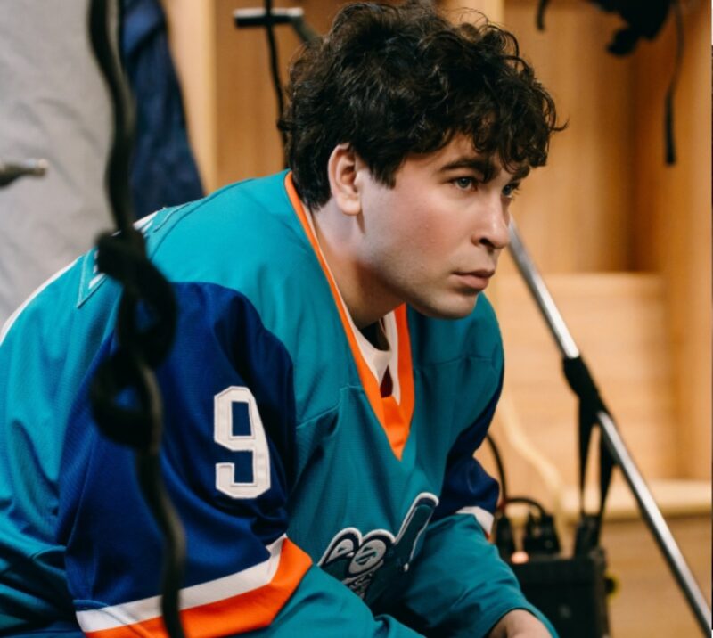 «Ты будешь моей женой!»: как пророчество отца и 10 дней комы сформировали 25-летнего Артура Каспранова, покорившего «Ледниковый период»