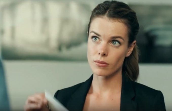 Анна Старшенбаум в образе следователя Вяземской в сериале «Московские тайны».